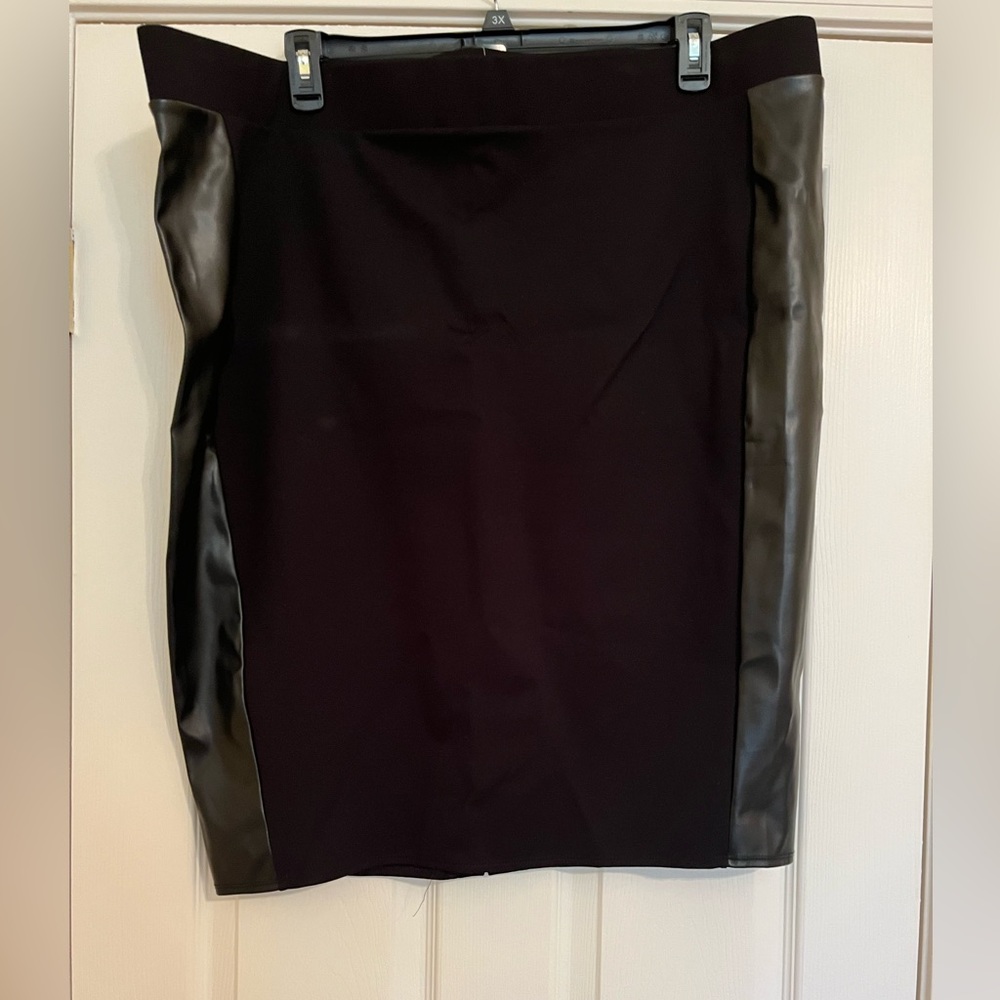 NWT pull on straight/pencil skirt with pleather side panels